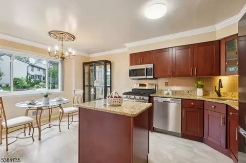 38 Park St #F, Florham Park, NJ 07932