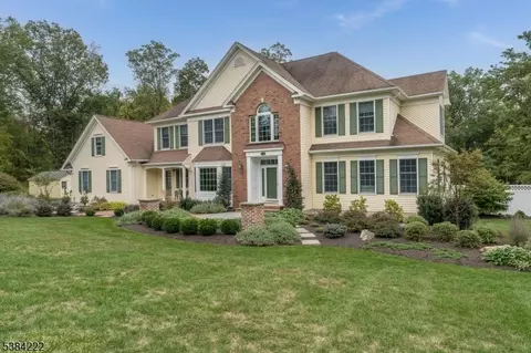 25 Chalfonte Dr, Lebanon, NJ 08833