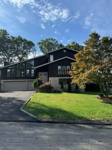 27 Yacht Club Dr, Lake Hopatcong, NJ 07849