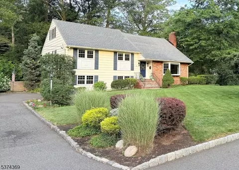 301 Meetinghouse Ln, Mountainside, NJ 07092