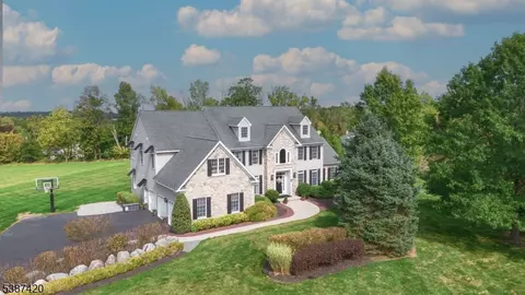 2 Dairy Farm Ln, Lambertville, NJ 08530