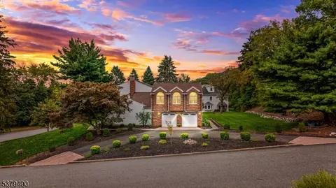 6 Old Orchard Dr, Hawthorne, NJ 07506