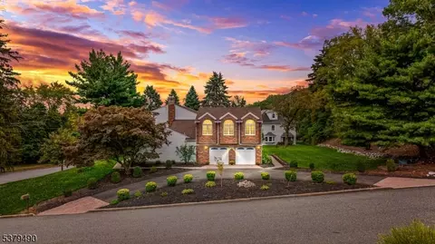 6 Old Orchard Dr, Hawthorne, NJ 07506