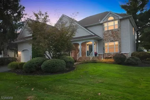 5 Rock Oak Ct, Hamburg, NJ 07419
