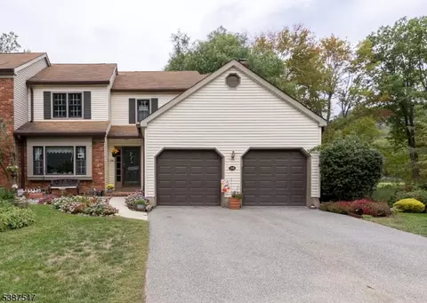 108 Goldfinch Mdws, Hackettstown, NJ 07840