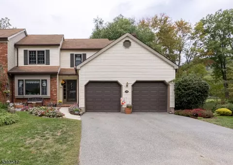 108 Goldfinch Mdws, Hackettstown, NJ 07840