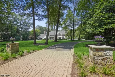 9 Green Hill Rd, Chester Twp, NJ 07930