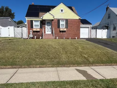 91 Birchwood Dr, Elmwood Park, NJ 07407