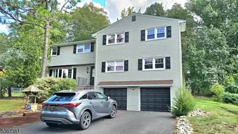 9 Aldom Cir, West Caldwell, NJ 07006