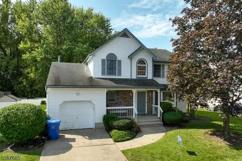 41 Lynn Ct, North Brunswick Twp, NJ 08902