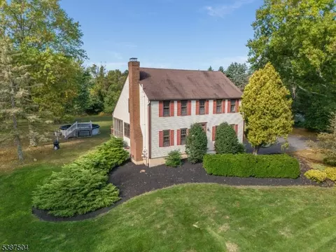 26 Thrush Ln, Hampton, NJ 08827