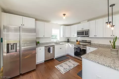 72 Lakeside Dr NW, Sussex, NJ 07461