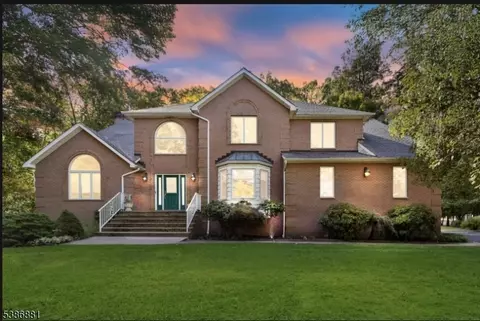 26-28 Green Valley Dr, Green Brook, NJ 08812