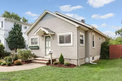 17 4th St, Pequannock Twp, NJ 07440