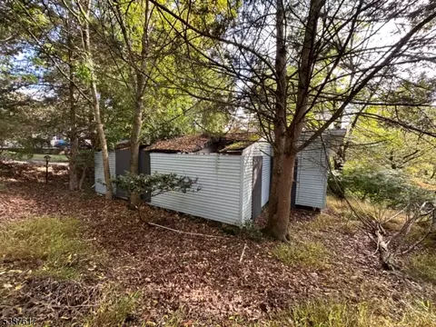 3 Overlook Dr, High Bridge, NJ 08829