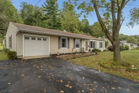 106 Harding Dr, Washington, NJ 07882