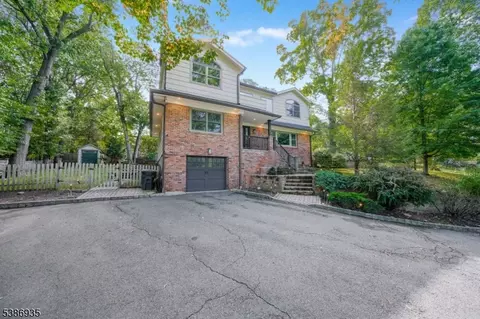 160 Grandview Ave, Caldwell, NJ 07006