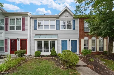 21 Gregory Ln, Franklin Park, NJ 08823