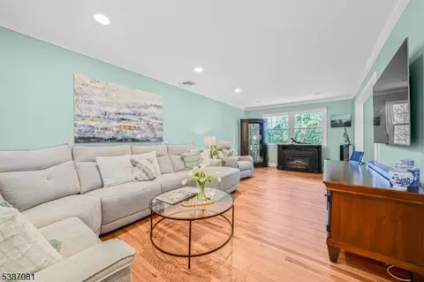 20 Knight Rd, Wayne, NJ 07470 photo 4