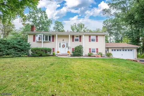 112 Fairway Dr, East Hanover, NJ 07936