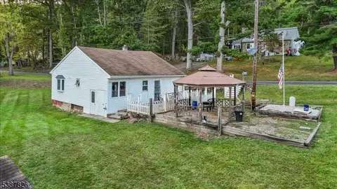 49 Little Philadelphia Rd, Washington, NJ 07882