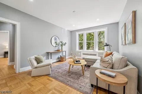 340 Fairmount #209, Jersey City, NJ 07306