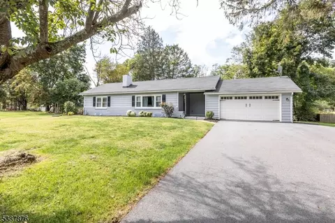 7 N Terrace Rd, Columbia, NJ 07832