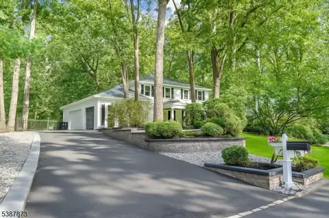 15 Crommelin Ct, East Brunswick, NJ 08816
