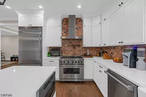 Kitchen - 37 Wade Dr, Summit, NJ 07901 photo 4 of 4