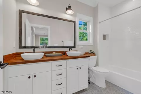 Bath - 37 Wade Dr, Summit, NJ 07901 photo 3 of 4