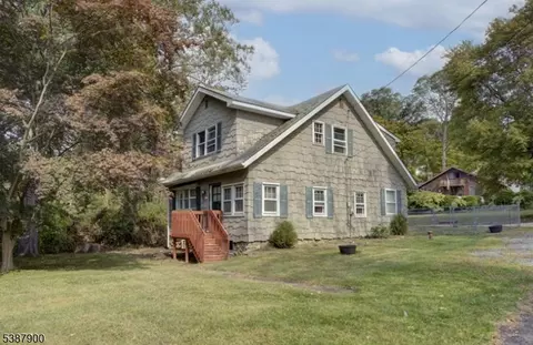 111 Prospect Point Rd, Lake Hopatcong, NJ 07849