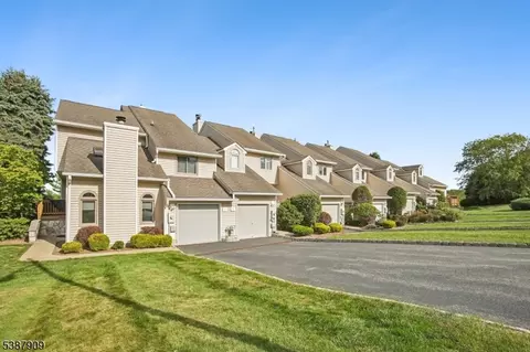 31 Currey Ln, West Orange, NJ 07052