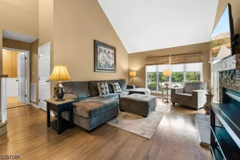32 Greenup Ct, Wayne, NJ 07470 photo 4