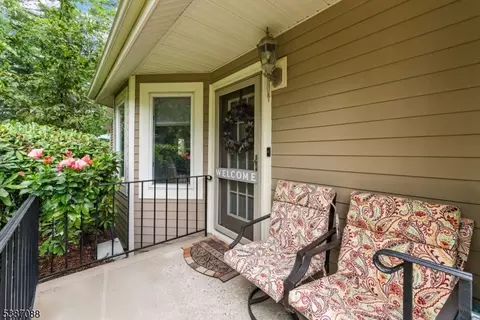 32 Greenup Ct, Wayne, NJ 07470 photo 2