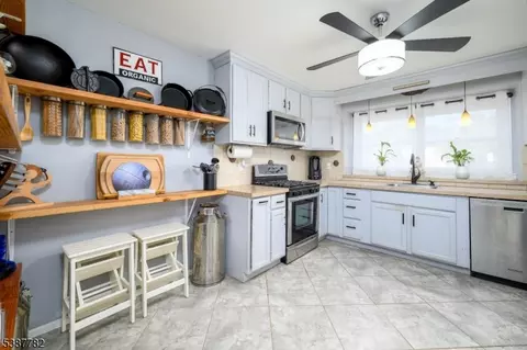 920 Robin Rd, Hillsborough, NJ 08844
