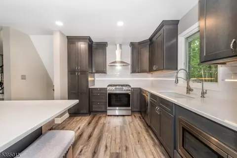 3 Makin Ln, Succasunna, NJ 07876