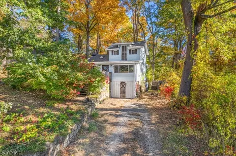 204 Wawayanda Rd, Highland Lakes, NJ 07422