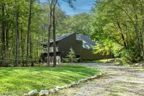12 Big Spring Rd, Tewksbury Twp, NJ 07830