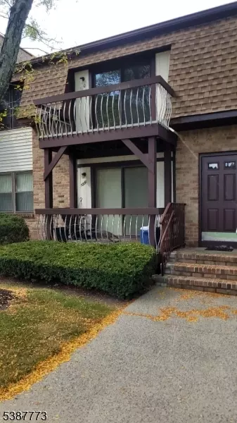 1010 N Oaks Blvd, North Brunswick Twp, NJ 08902