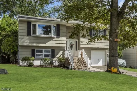 19 Squire Rd, Hopatcong, NJ 07843