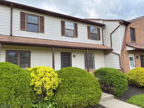 197 Riva Dr, Hackettstown, NJ 07840
