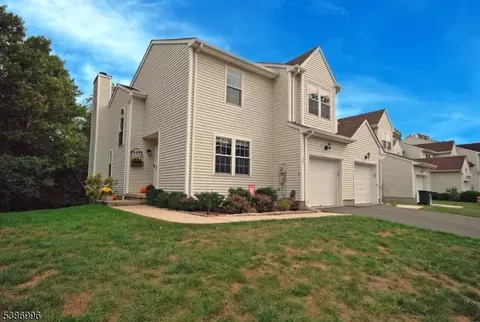 33 Iroquois Trl, Somerville, NJ 08876