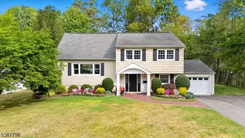 54 Badgley Dr, New Providence, NJ 07974