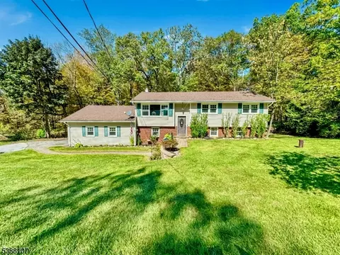 17 Deer Trl, Hardyston, NJ 07460