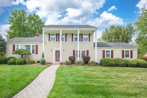 2 Dunkirk Dr, Parsippany, NJ 07054