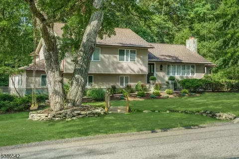 23 Chuckanutt Dr, Oakland, NJ 07436