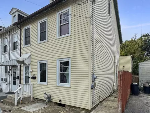 178 Chambers St, Phillipsburg, NJ 08865