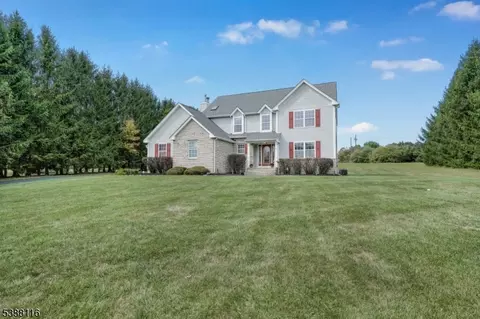 1 Southdown Dr, Lafayette, NJ 07848