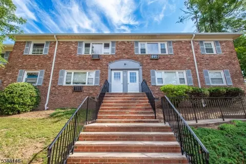 45 Wedgewood Dr #128, Verona, NJ 07044