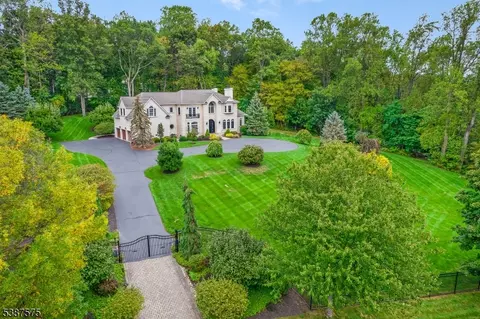 4 Ashland Ter, Chester Twp, NJ 07930